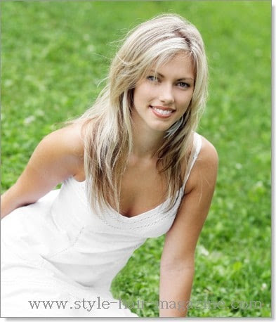 A combination of light blonde highlights and ash toned lowlights create a 