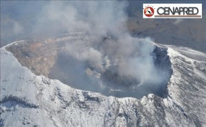 Imagen cedida este 14 de mayo de 2013, por el Centro Nacional de Prevención de Desastres (CENAPRED) del volcán Popocatépetl (México), durante un sobrevuelo. EFE/CENAPRED