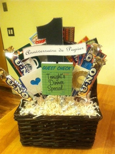 1st Wedding Anniversary Gift Basket: Dianna made this gift  
