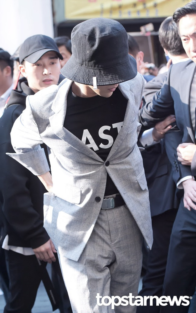  toàn bộ đường phố đã giảm từ fan biển thấy G-Dragon đã tham dự sự kiện hiếm thấy hoi - ảnh 5. "title =" toàn bộ đường phố người hâm mộ biển giảm G-Dragon tham dự để xem sự kiện hiếm - Ảnh 5. "rel =" lightbox "PHOTOID =" 375573b0-2e83-11e7-94dd- f5fb809058d1 "type =" ảnh "style =" max-width: 100%; "Dữ liệu ban đầu =" http://ift.tt/2pAG4by "width =" "height =" "> </div> <div class=