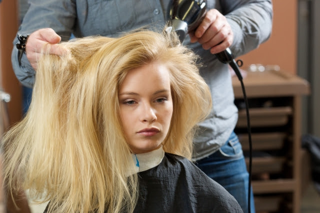 髪がはねる どうして髪がはねるの はねないようにする対処とは Hairi