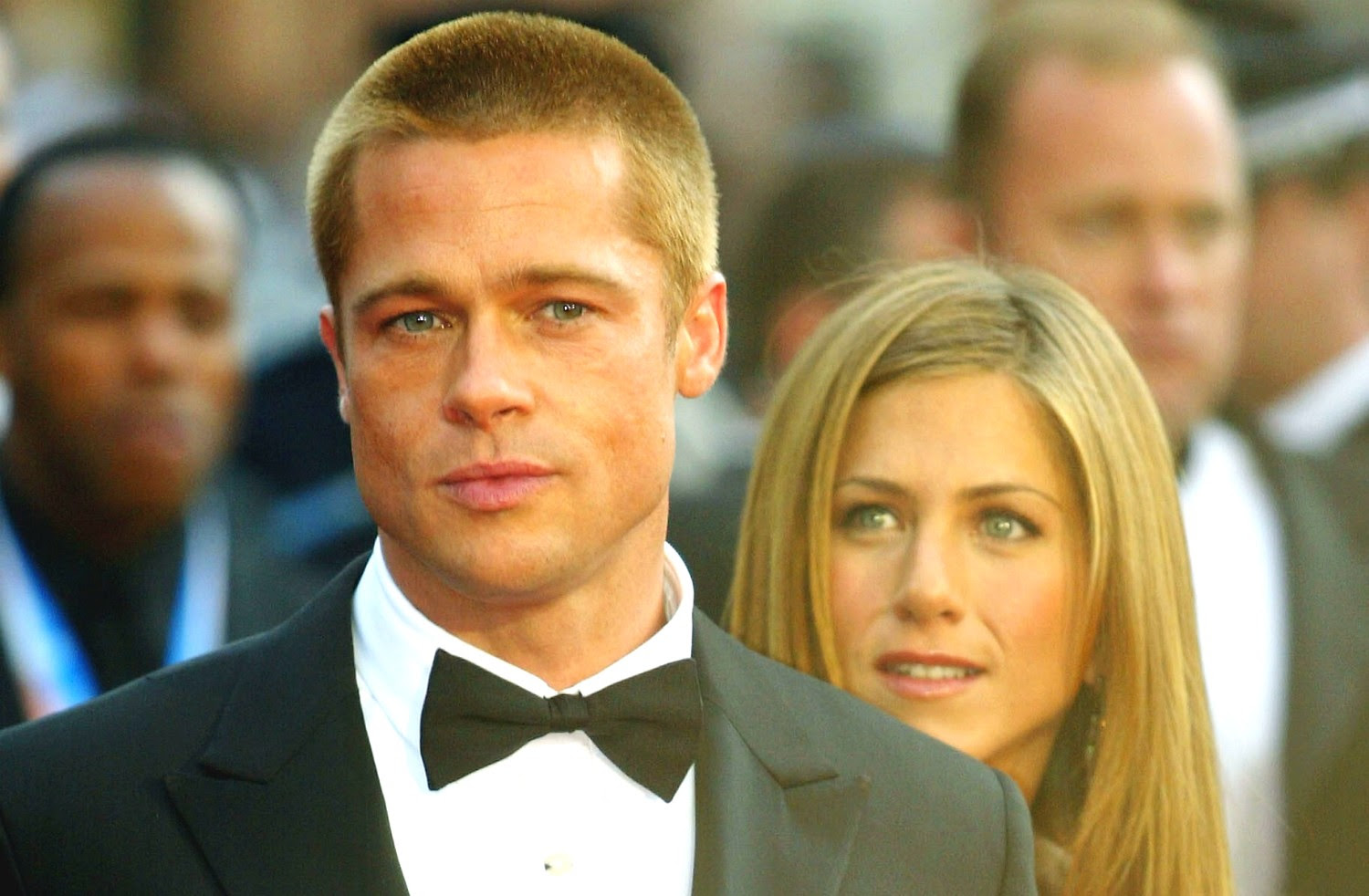 Quem assistiu do lado de fora ao casamento de cinco anos de Brad Pitt e Jennifer Aniston podia jurar que os dois atores eram superfelizes juntos. No entanto, como Pitt revelaria depois, ele achava tudo horrível e estava afundado nas drogas. Aí apareceu Angelina Jolie e o resto é história. (Foto: Getty Images)