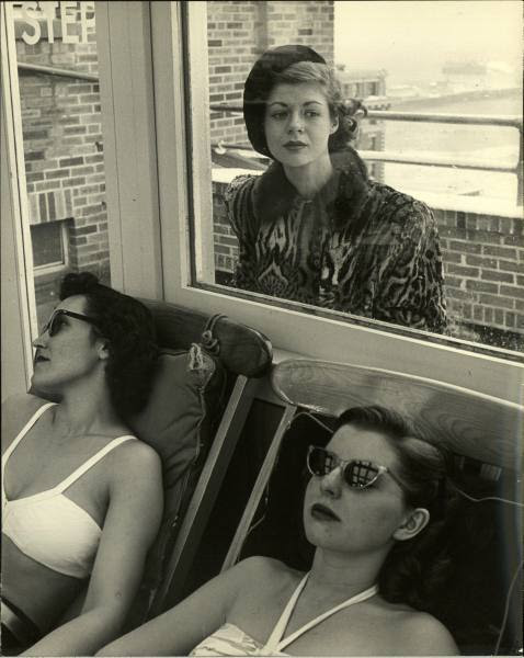 sisterwolf:

Nina Leen - sunroof in Atlantic City, 1948
