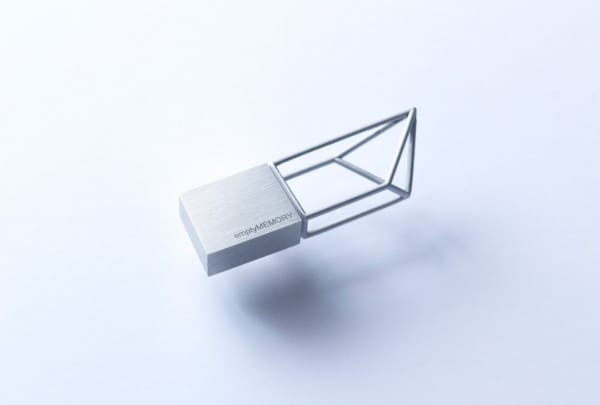 empty memory stick 600x405 Sculptural USB Memory Stick