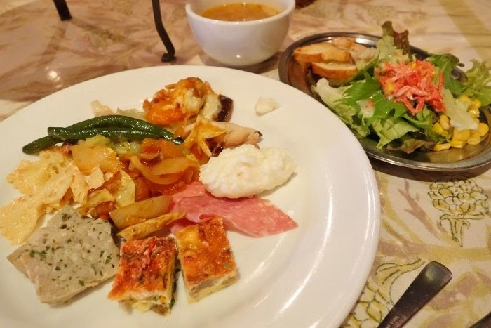 前菜からデザートまでお得にいただけるイタリアンランチバイキングを楽しめる 広めの店内は子連れも利用し易そうなお店 トラットリア イル カナーレ 姫路市青山 姫路グルメ 飲み喰いブログ男ビール塾