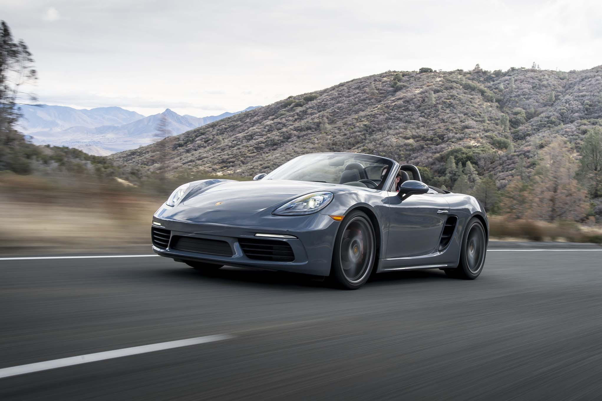 2017 Porsche 718 Boxster S front three quarter in motion 03