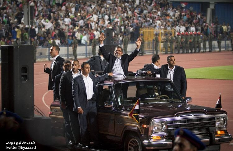 صور حول العالم :  طفلة أفغانية ترعى الأغنام + عمامة طولها 325 متر .. والمزيد