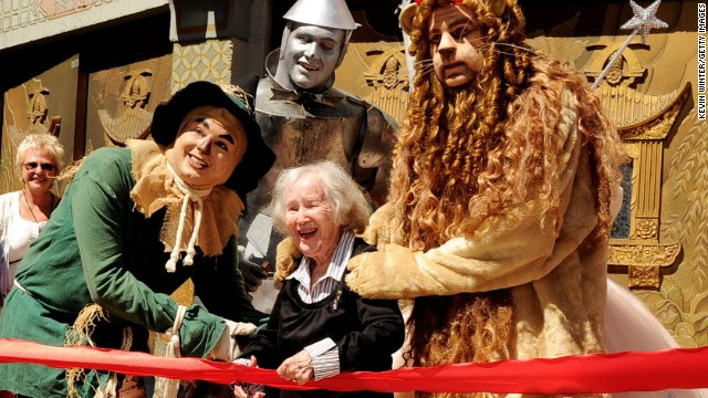 <a href='http://ift.tt/1jaSvPv' target='_blank'>Ruth Robinson Duccini</a>, who played one of the Munchkins in the 1939 classic "The Wizard of Oz," died on January 16. She was 95. 