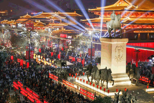 観光客30万 元宵節の夜 よみがえる古都長安 西安 曲江新区 中国国際放送局