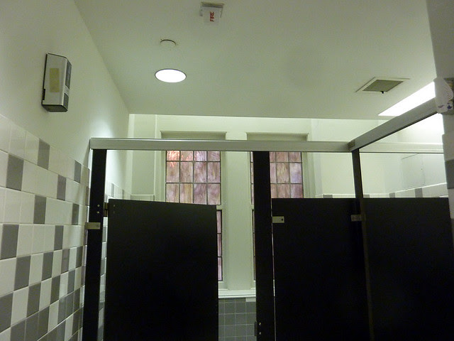 P1170985-2013-03-22-enclosed-Lowry-Hall-1927-Oglethorpe-University-Phoenix-Flies-APC-stained-glass-in-bathroom