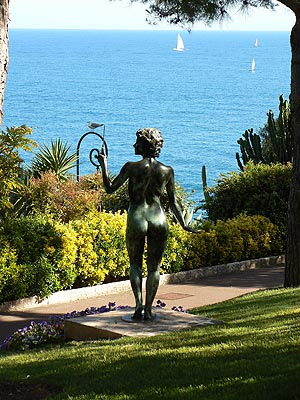statue dans le jardin.jpg