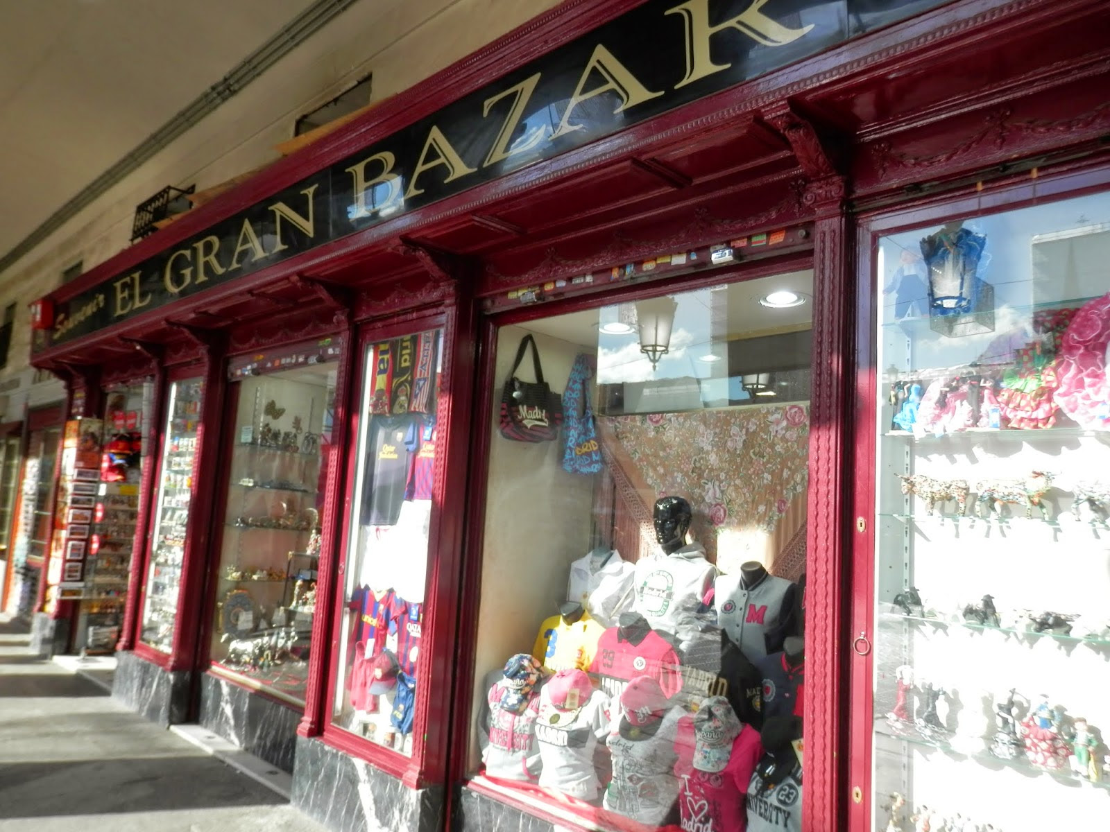 by E.V.Pita (2014).... Spain, gifts shops of Madrid / por E.V.Pita...Tiendas de souvenirs en Madrid / por E.V.Pita... Tendas de regalos de Madrid /// http://picturesplanetbyevpita.blogspot.com/2014/11/spain-gifts-shops-of-madrid-tiendas-de.html by E.V.Pita (2014).... Spain, gifts shops of Madrid / por E.V.Pita...Tiendas de souvenirs en Madrid / por E.V.Pita... Tendas de regalos de Madrid /// http://picturesplanetbyevpita.blogspot.com/2014/11/spain-gifts-shops-of-madrid-tiendas-de.html