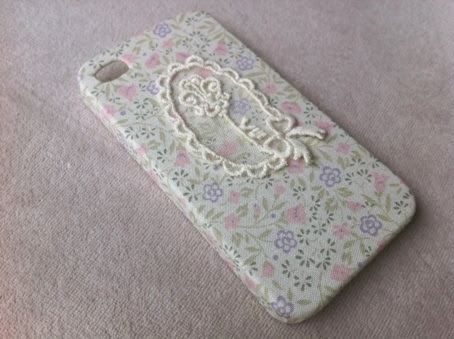 布感が楽しめる 布張りスマホケース 作り方 両面テープで簡単 Iphoneケース 手作り Cherin Cherin 通信