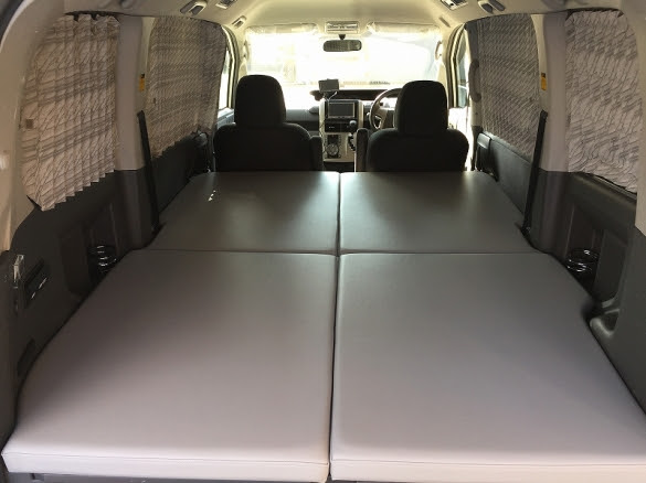 トヨタ ノア 車中泊仕様 レンタカー紹介 Rvヴィレッジ 大阪のキャンピングカーのレンタル Rv Village