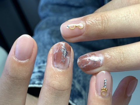 短い爪でもネイルを楽しむ方法 香川県高松市の 爪を育てるネイルサロン With Me Nail 口コミで40代50代以降の女性に人気の秘密は 爪 の形は３ヶ月で自信に変えられる から
