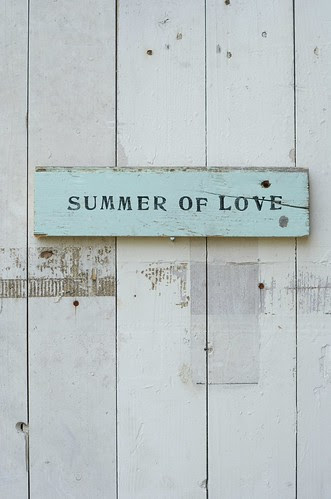 [summer of love] by wood & wool stool