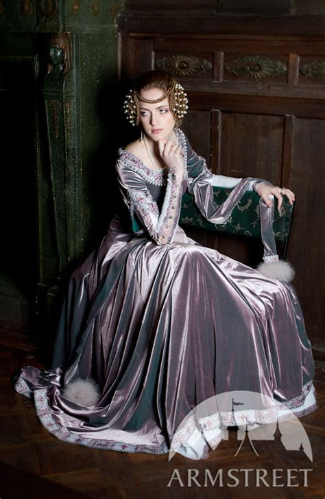 Our category of costume jewellery rings and wedding rings for women. Medieval Noble Dress Lady Rowena for sale. Available in