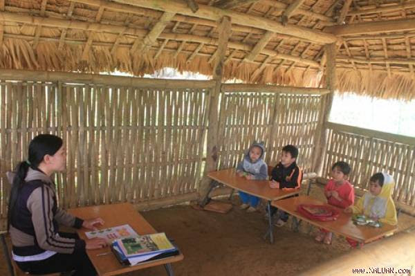 Những lớp học tạm vùng sâu