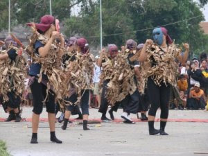 PESTA SAKURA SEBAGAI SIMBOL KOMUNIKASI TRADISIONAL