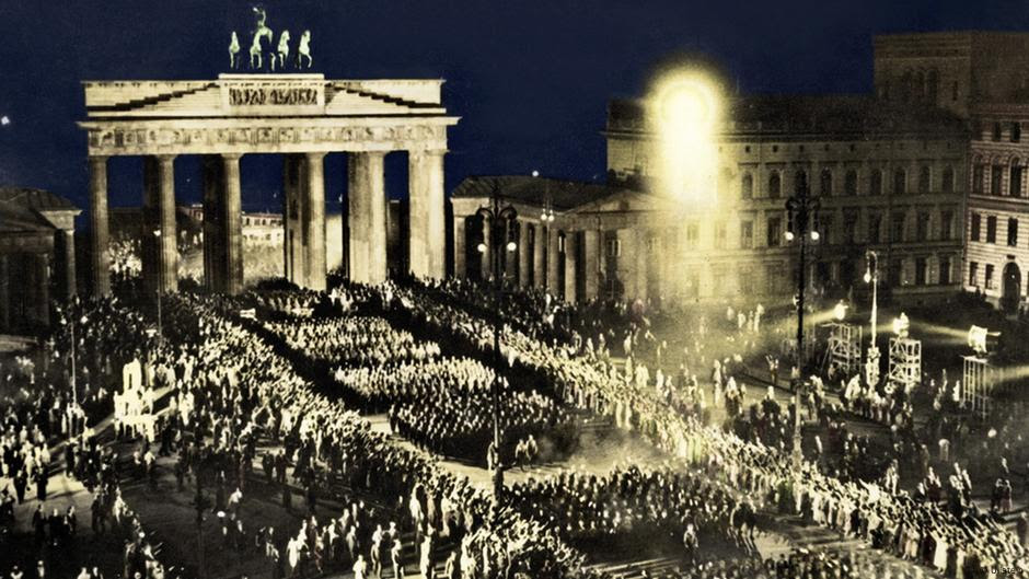 Machtergreifung NSDAP Adolf Hitler Reichskanzler Fackelzug