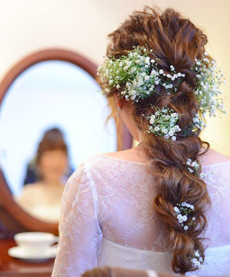ナチュラルウエディングにはかすみ草 かすみ草を使った花嫁ヘアアレンジが素敵な理由 振袖や袴 ドレスによく似合うお花ヘッドアクセの最旬情報をイチ早くお届けします