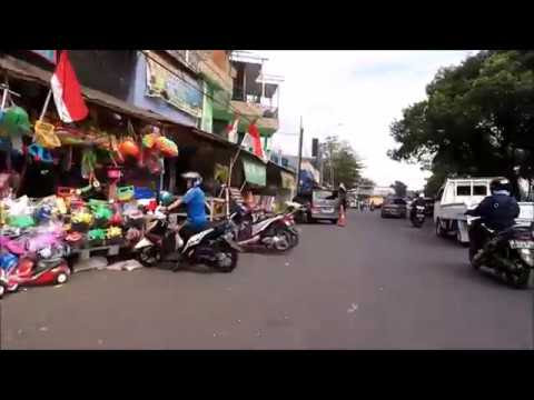VIDEO : place of cheap child toys in east jakarta indonesia - healthy sports with cycling while watching the market gembrong in the morning. ...