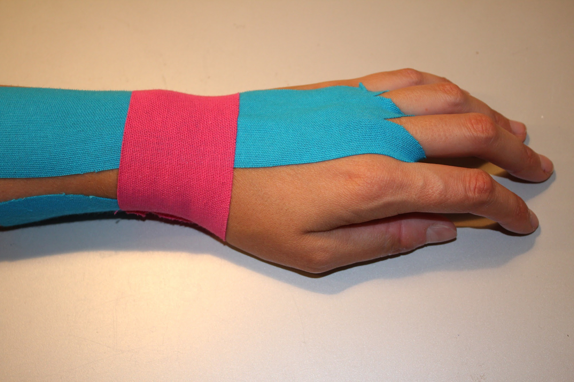 Handgelenk Tapen Bei Schmerzen Zur Stabilisation Lebenslanggesund