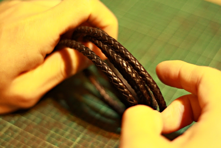 革ブレスレットの作り方 鹿革紐の継ぎ足し