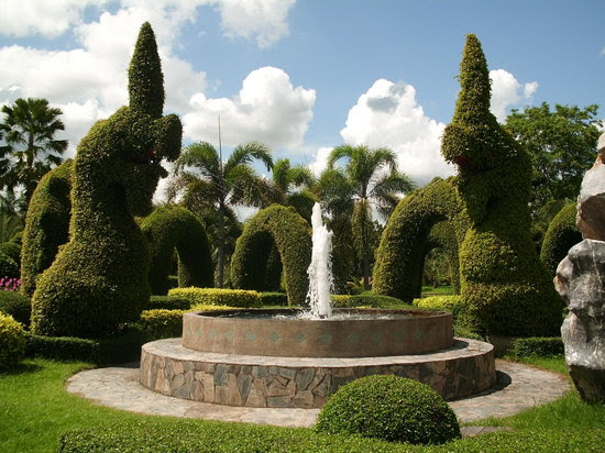 Topiary dragon