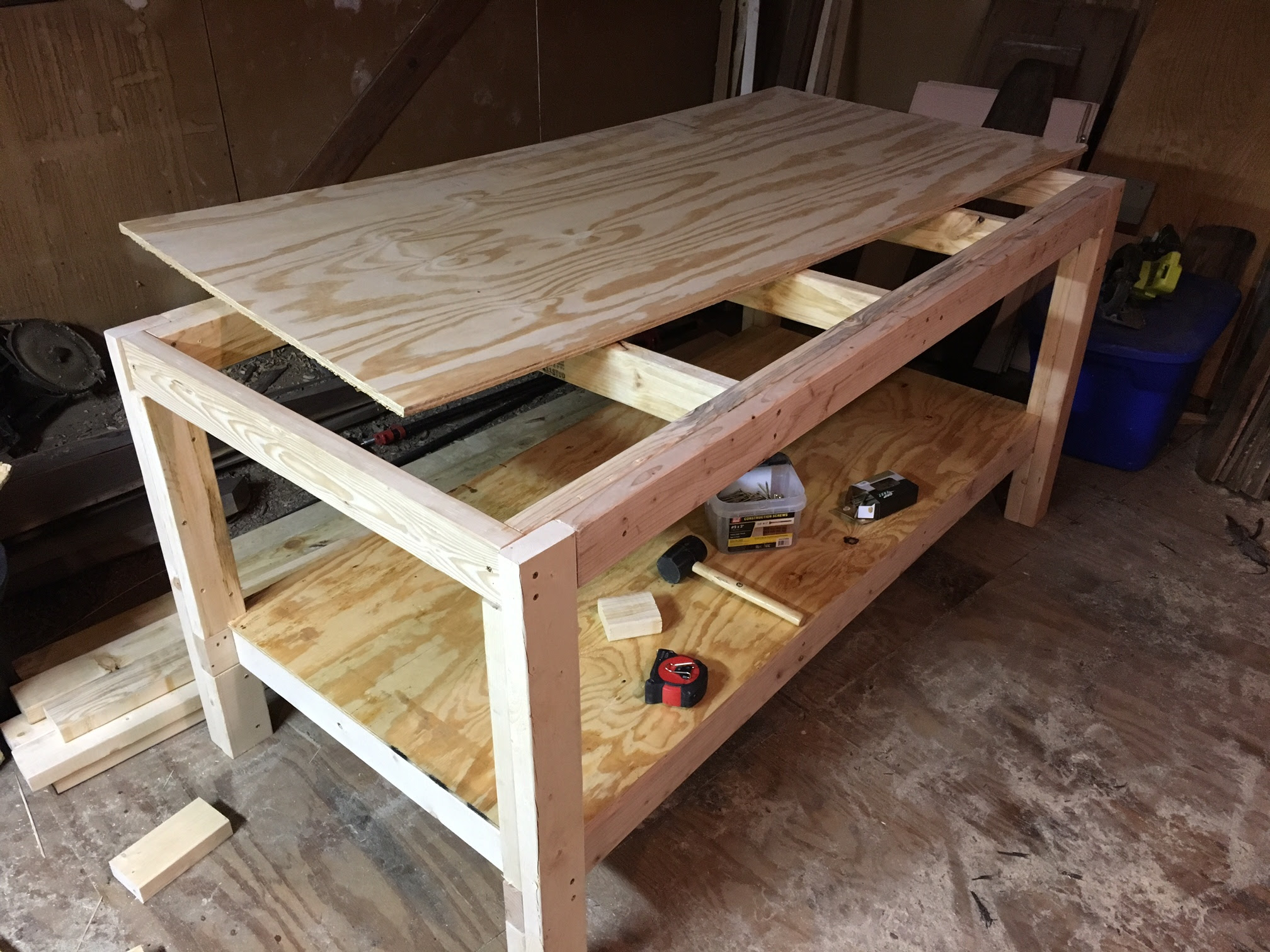 how to build a woodworking workbench and tablesaw outfeed