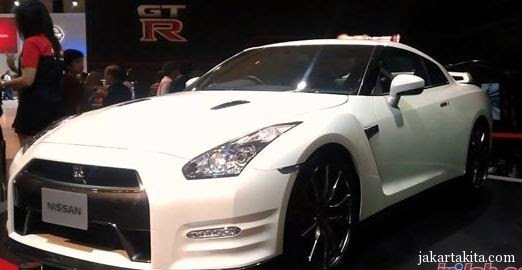 Mobil Sport Nissan GT R Resmi Hadir di Indonesia Mobil Sport Nissan GT R Resmi Hadir di Indonesia
