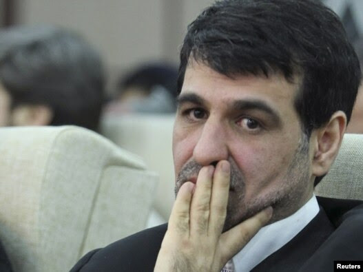آقای ملک‌زاده متهم شده که «سوابق مسئله‌دار» وی مصالح نظام را به خطر می‌اندازد.