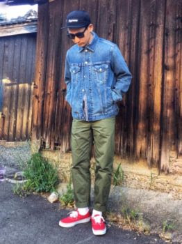 スニーカー 赤 のメンズのコーデ 人気でおしゃれな赤スニーカーを紹介