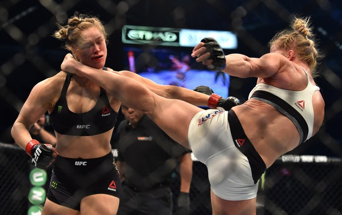 Holly Holm Ronda Rousey MMA UFC 193 (Foto: Paul Crock/AFP/Getty Images)
