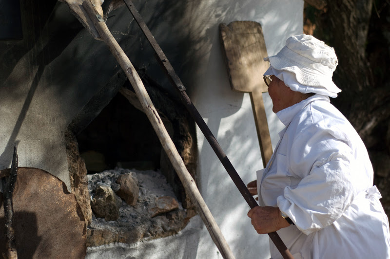 Na aldeia a fazer pão // Bread making in the countryside