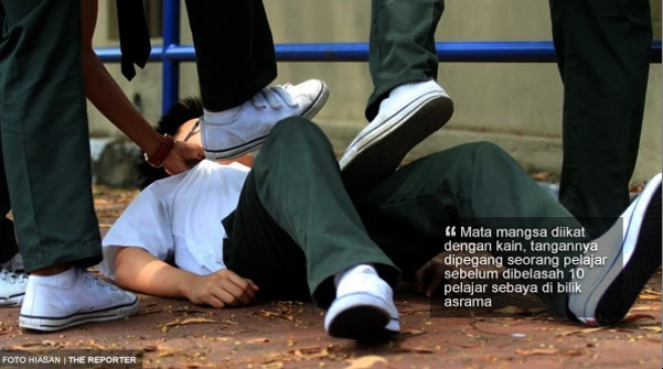 Pelajar tingkatan 3 dibelasah 10 pelajar lain sehingga mengalami kesukaran untuk buang air kecil Pelajar tingkatan 3 dibelasah 10 pelajar lain sehingga mengalami kesukaran untuk buang air kecil