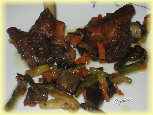 CONFIT DE ALITAS DE PATO CON VERDURITAS