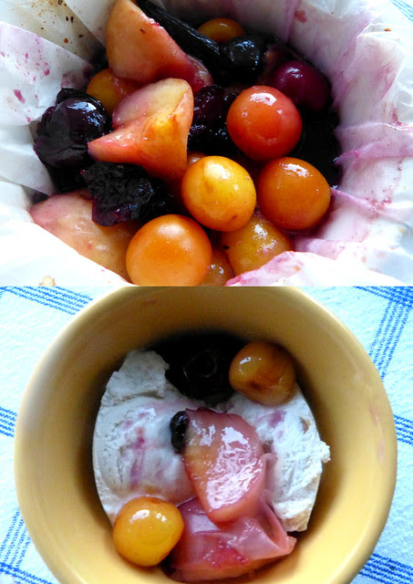 Pêches et cerises en papillotte