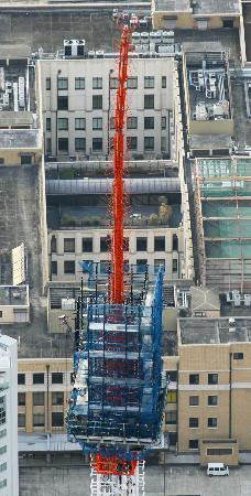 東京タワー上部に工事用足場 曲がった先端部の改修で 全国ニュース 四国新聞社