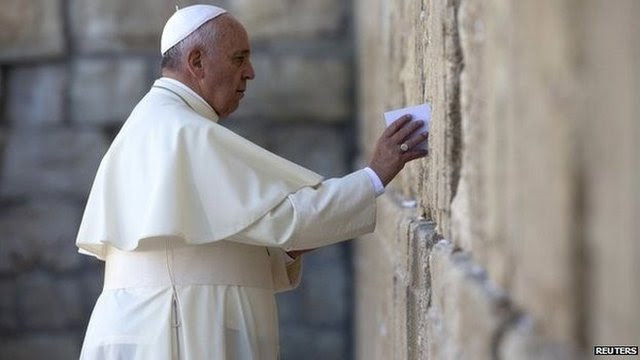 Pope visits Western Wall