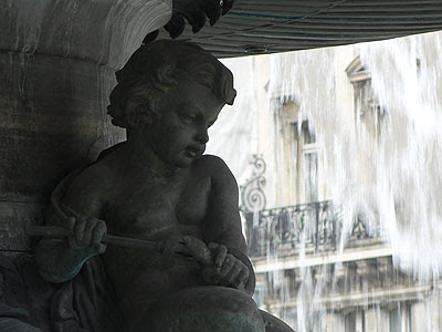Statue sur Fontaine.jpg