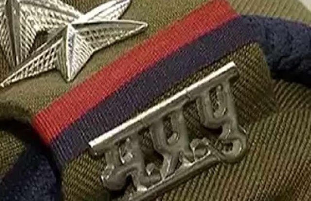 पुलिसकर्मी और उसके साथी को आम जनता ने पकड़ा और किया पुलिस के हवाले, जानें क्या है मामला...