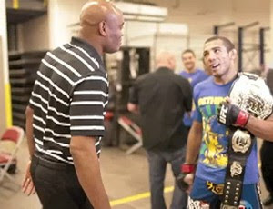 Anderson Silva e José Aldo se encontram em vídeo do UFC (Foto: Reprodução/Youtube)