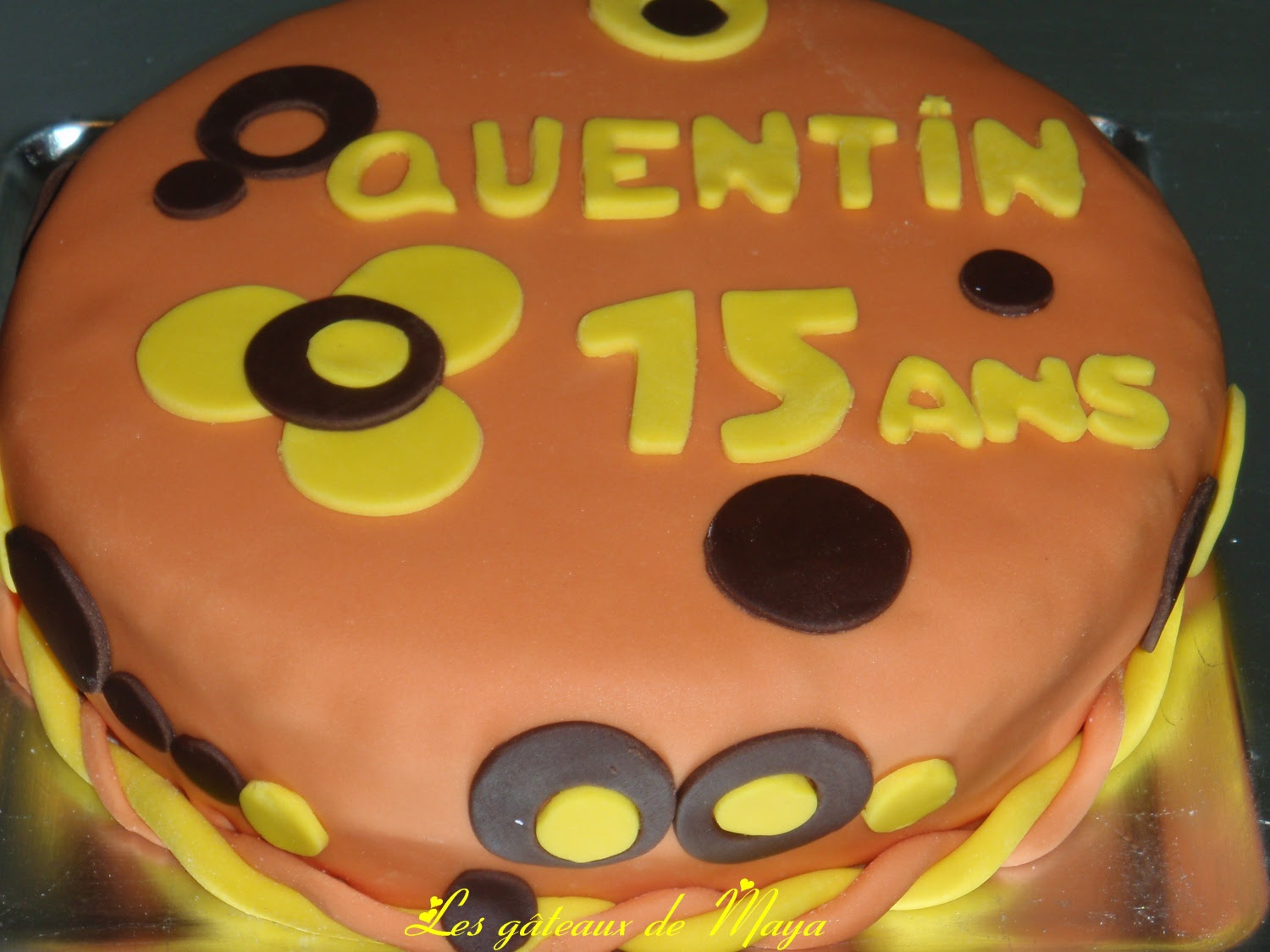 Gateau D Anniversaire Decors En Pate A Sucre Les Gateaux De Maya