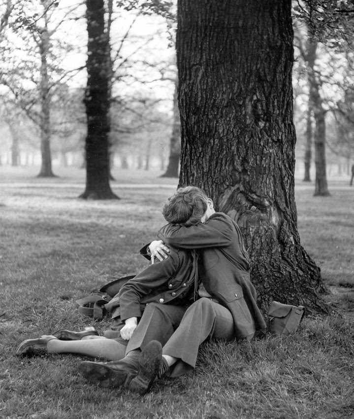 Kissing worldwartwo.filminspector.com