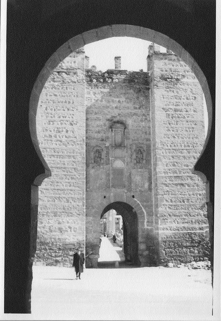 Puente de Alcántara visto desde la Puerta de Alcántara en febrero de 1963. Fotografía de Eduardo Butragueño Bueno