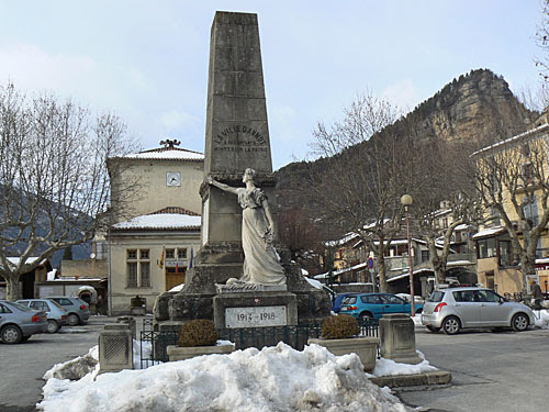 place d'Annot.jpg