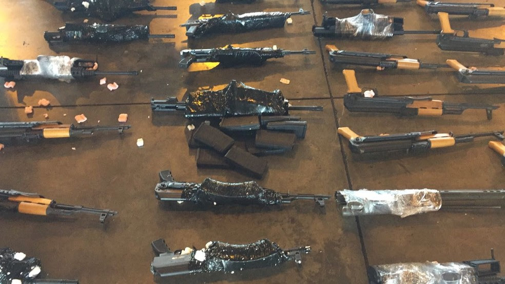Algumas das armas estavam embaladas (Foto: Divulgação)