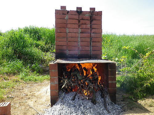 煙が出ない完全燃焼型の焼却炉を製作 日本一の果実栽培をめざして Fc