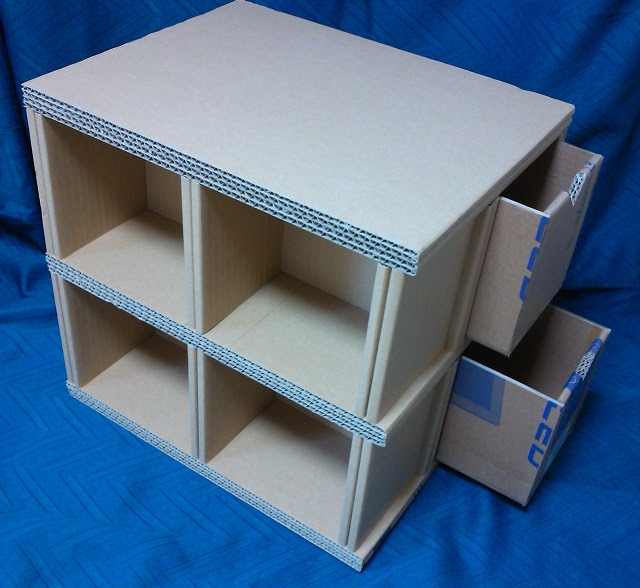 ダンボールを使って手作りする ハイセンスな本棚のアイデア集
